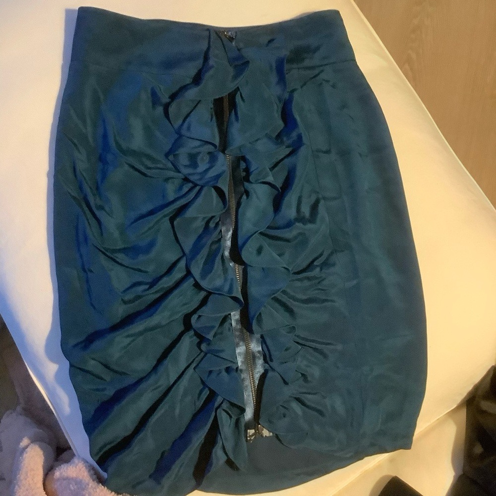 Magaschoni Collection Silk Ruffle Zipper Skirt Size 10 Teal Flirty Chic Feminine